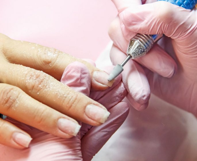 Les faux-ongles sont-ils dangereux ?