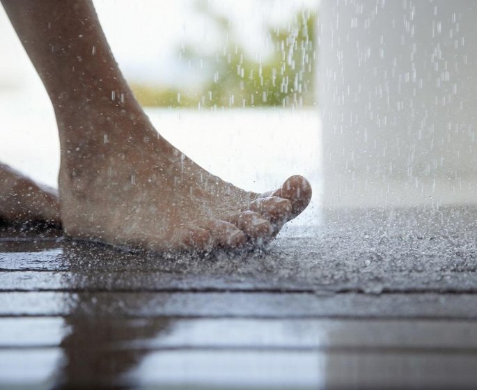 6 astuces pour ne pas avoir les pieds gonfles