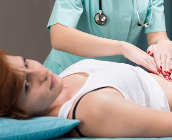 Quel est le role de la flore intestinale dans la maladie de Crohn ?