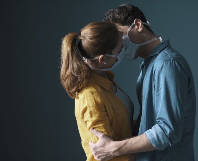 Il faut faire l’amour avec un masque selon des medecins 