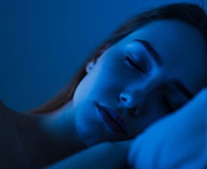 Lumiere bleue : votre sommeil en danger a l-ere numerique ?