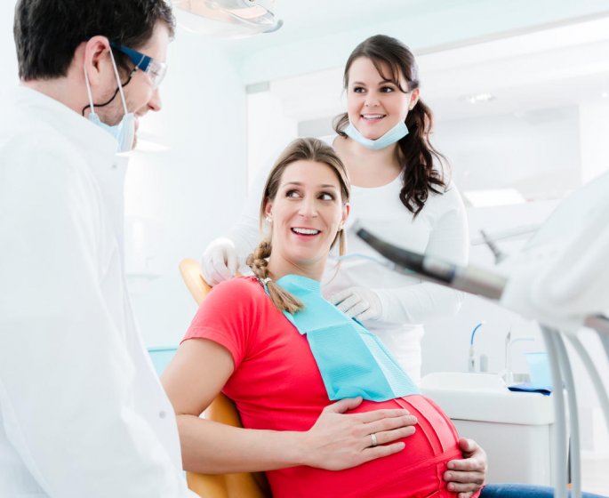Grossesse : pourquoi surveiller ses dents ?