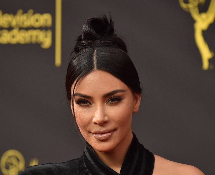 Qu-est-ce que le rhumatisme psoriasique dont souffre Kim Kardashian ?
