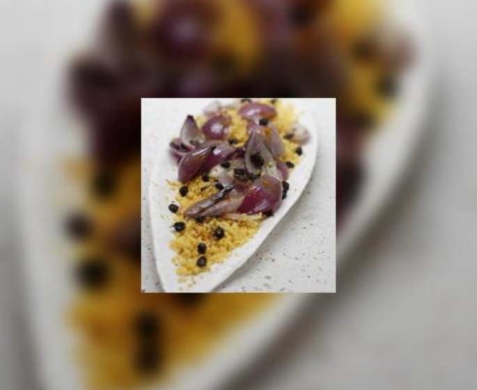 Recette d-oignons doux aux raisins et semoule, curcuma