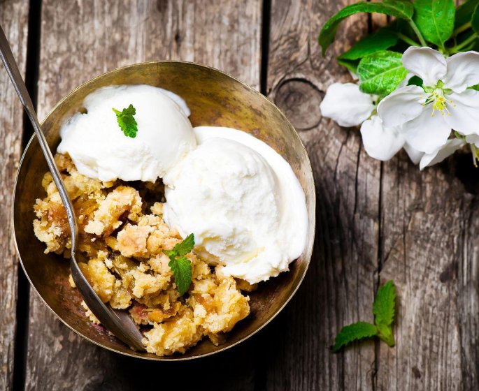 Crumble d-aubergine au miel, sorbet mousseux au citron