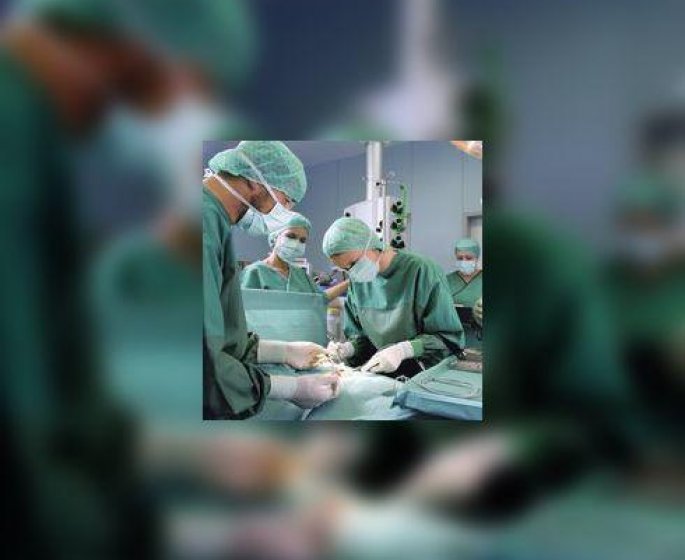 Premiere greffe mondiale de larynx artificiel sur un patient atteint d-un cancer du larynx