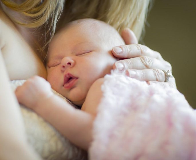 Quand ils sont caresses, les bebes ressentent moins la douleur