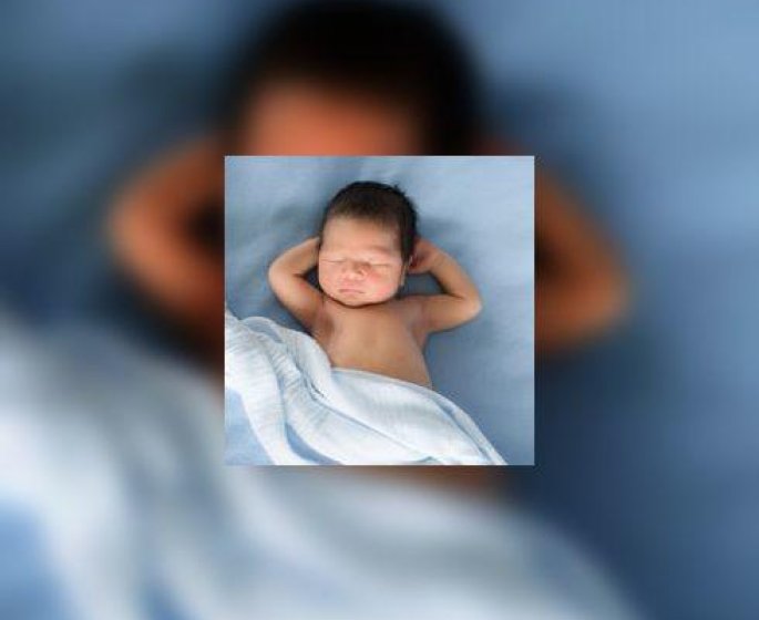 L’emmaillotage entrave le bon developpement des bebes