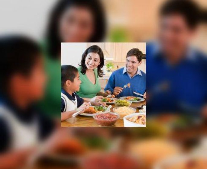 Comment ne pas prendre du poids ? En prenant ses repas en famille !