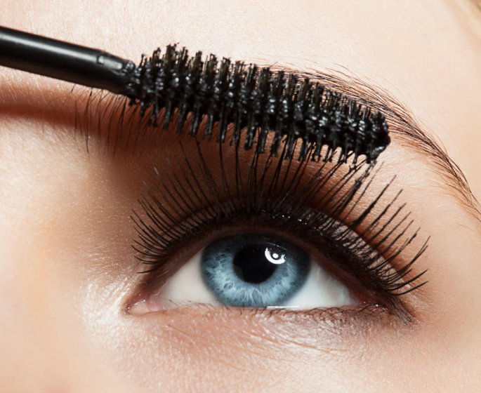 Mascara : pourquoi il faut toujours se demaquiller avant de dormir