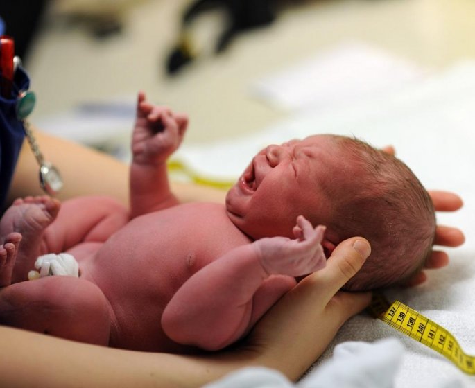 Italie : un bebe est ne apres une greffe d’uterus entre vraies jumelles