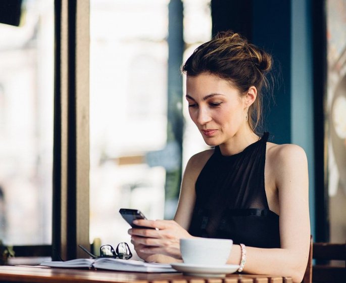 Smartphone : les femmes seraient plus victimes des douleurs cervicales