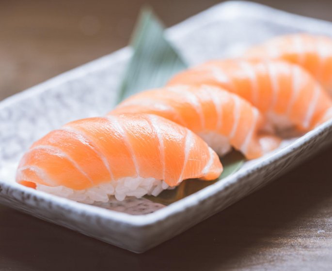 Il se retrouve avec un ver long de 2 metres apres avoir mange des sushis