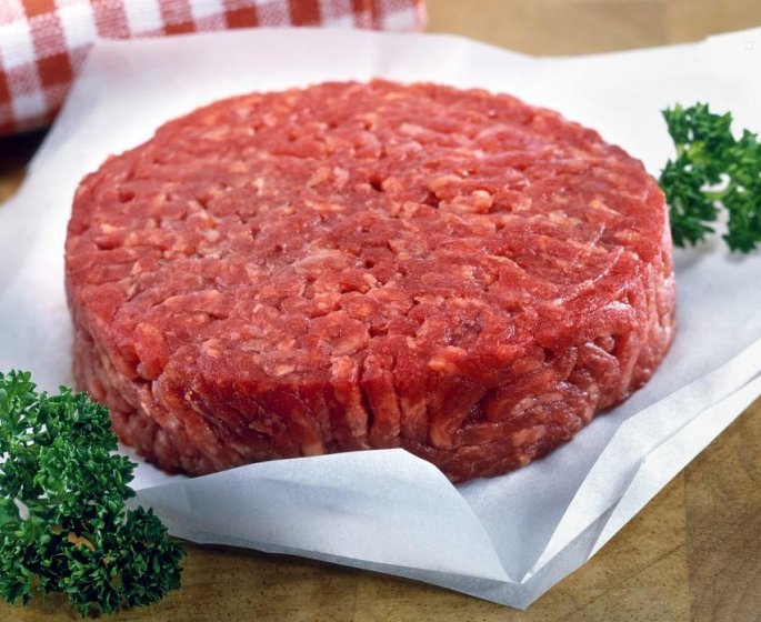 E. coli : plusieurs lots de viande hachee contaminee rappeles par des supermarches