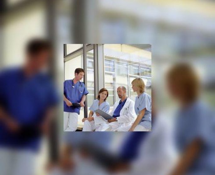 Les blouses blanches vehiculent les microbes de patient en patient