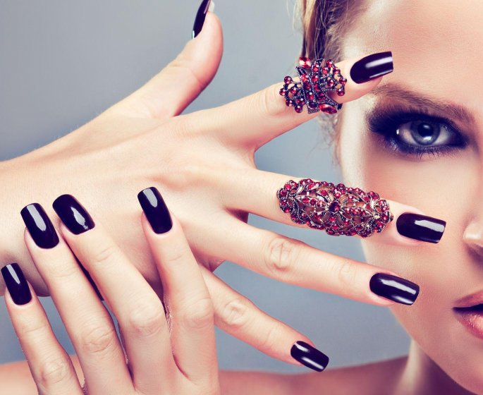 Nouvelle mise en garde sur les dangers des faux ongles