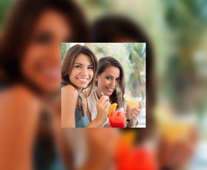 Boire de l’alcool fait se sentir beau