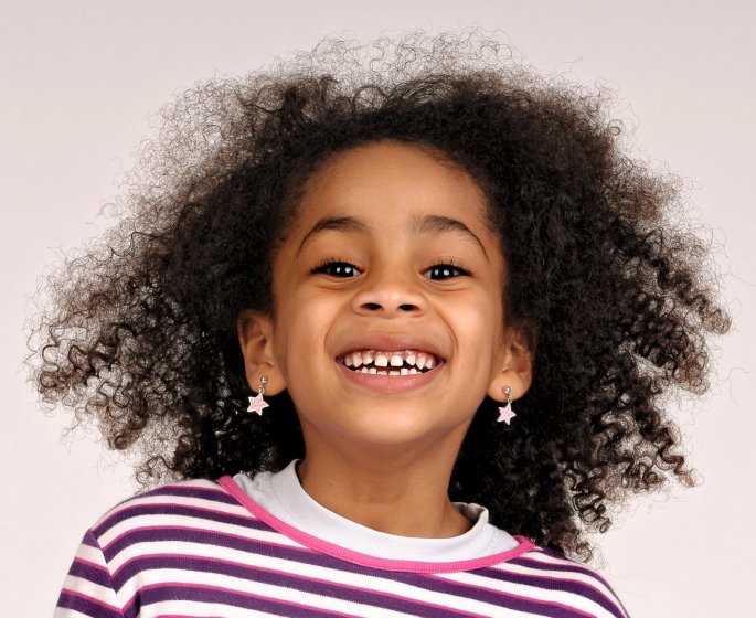 Perturbateurs endocriniens : 54 produits toxiques dans les cheveux des enfants