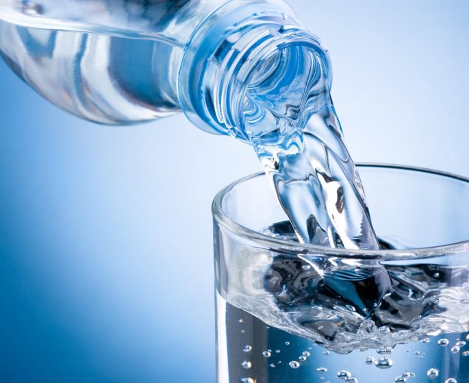 Eau plate ou eau petillante : quel est le bon choix pour ma sante ?