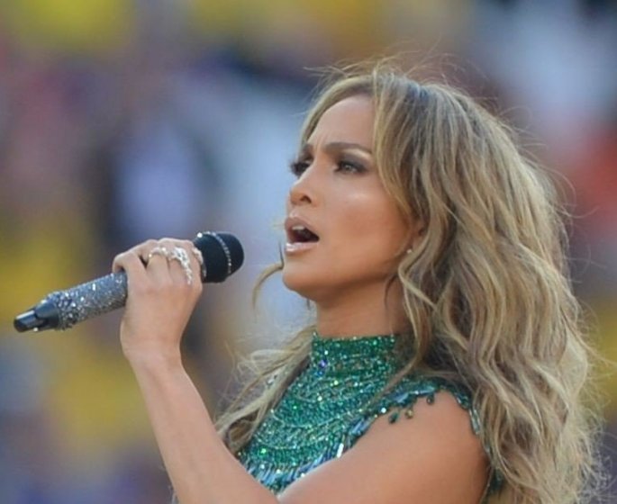 Jennifer Lopez : le secret de son brushing wavy revele par son coiffeur
