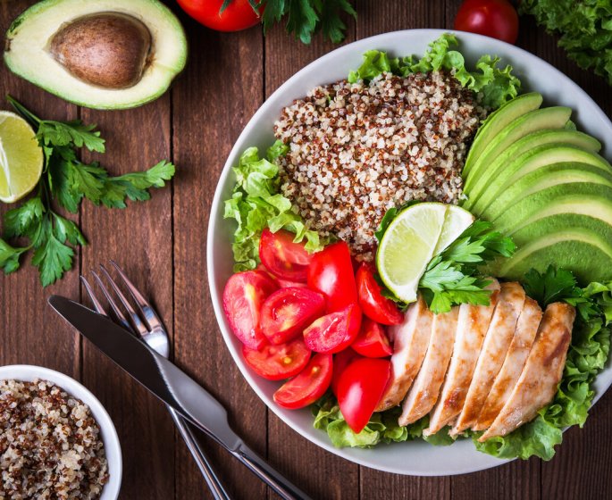 Manger apres 60 ans : ce qu-il faut mettre dans son assiette pour rester en bonne sante