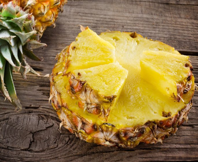 Ananas roti et son bouillon d-ecorces aux epices