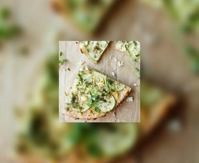 Pizza aux courgettes et au camembert