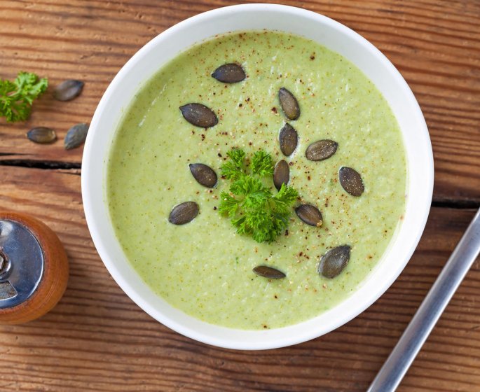 Soupe froide d-avocat