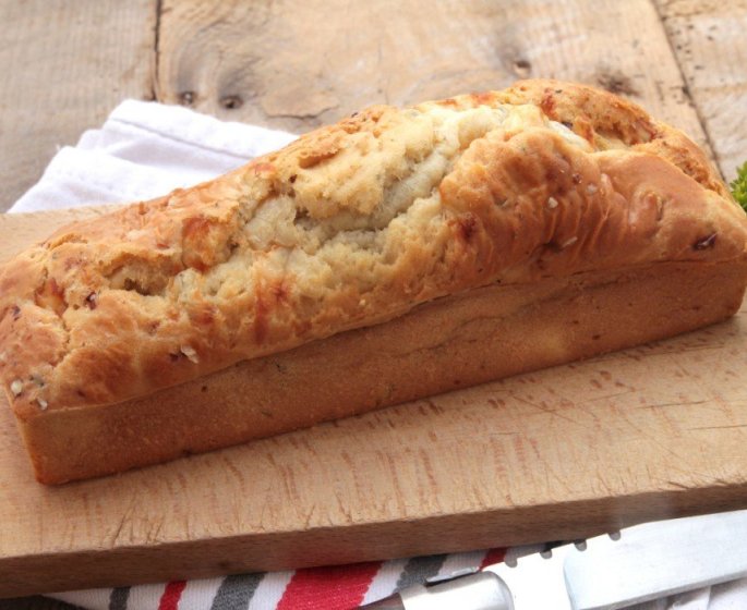 Cake au thon, tomates et poivrons confits