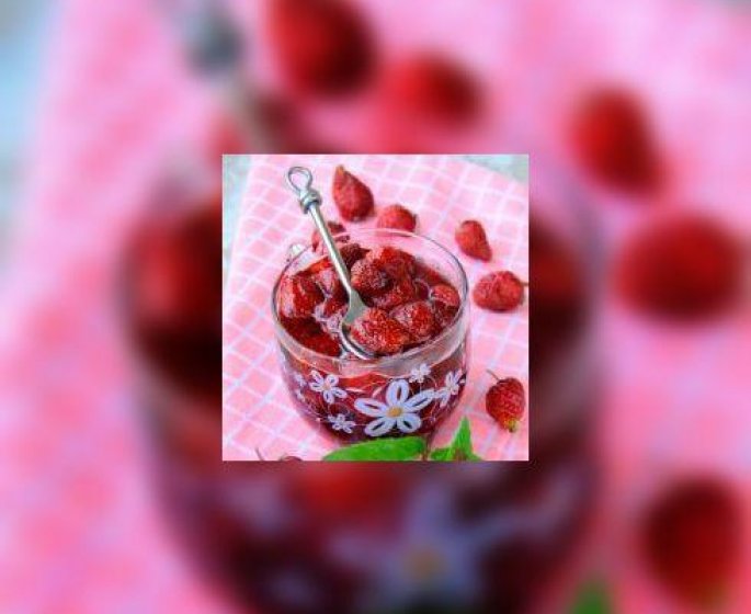 Coupe de fraises a la gelee de tilleul