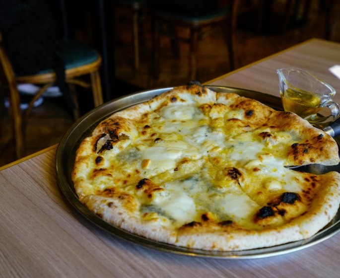 Pizza aux oignons et au gorgonzola