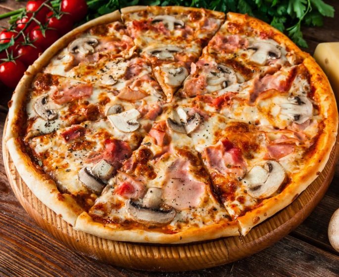 Pizza aux champignons et au jambon