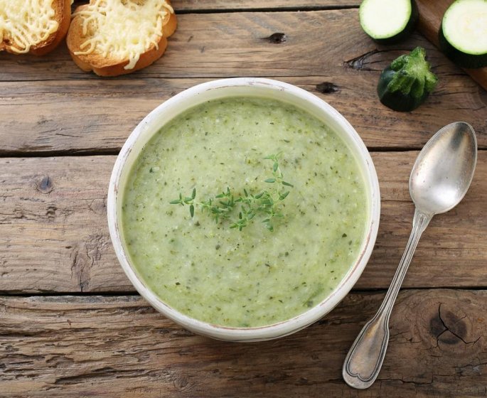 Soupe de courgettes au fromage fondu