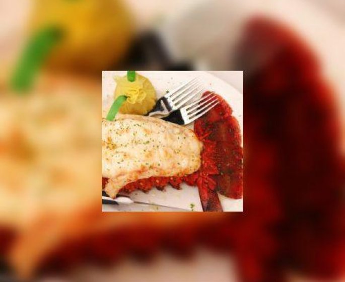 Queues de langouste pochees, sauce fines herbes