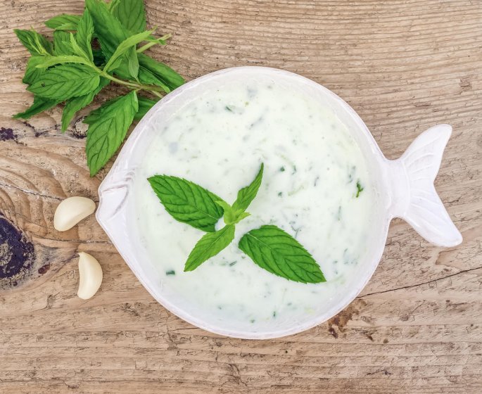 Gaspacho yaourt-concombre a la menthe, garniture croquante