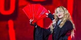 Madonna blessee : elle plonge dans un bain glace et boit son urine pour se soigner