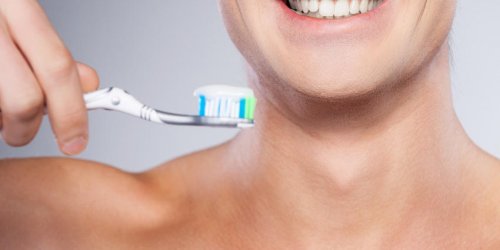 Qu-est-ce qui jaunit nos dents ?