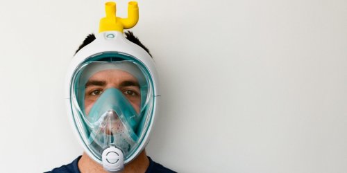 Coronavirus : des masques de plongee Decathlon servent de respirateur