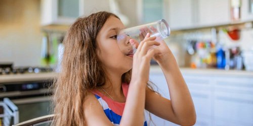 Des substances chimiques dangereuses dans les verres de vos enfants