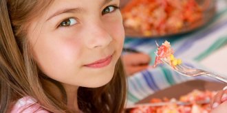 Mon enfant refuse de manger, je fais quoi ?