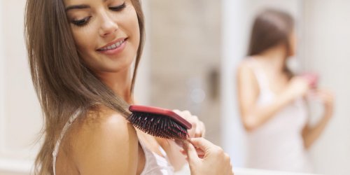Chute de cheveux chez les femmes : cinq idees fausses