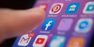 Une maman diagnostique la maladie rare de son fils grace a Facebook