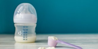 Laits pour bebes : des produits Nestle et Danone contamines par des huiles minerales toxiques