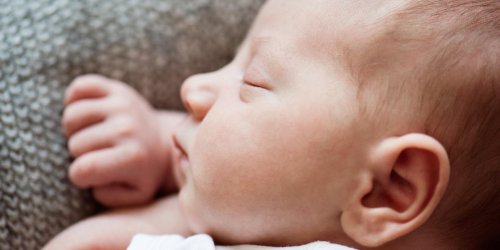 Bouchon d-oreille : les symptomes chez le bebe