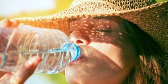 Il fait chaud : que manger, que boire, et comment mincir sans risques ?