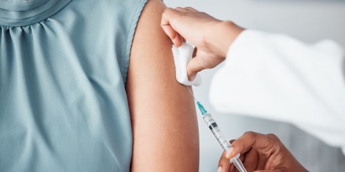 Vaccin contre le Covid : il peut provoquer des saignements vaginaux chez les femmes menopausees