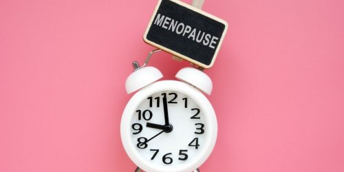 L’exposition aux produits chimiques PFAS declencherait la menopause plus tot