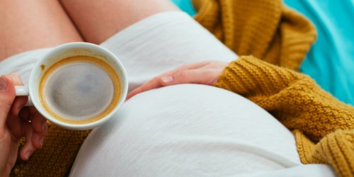 Grossesse : boire deux tasses de cafe met en danger le foie du bebe