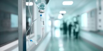 Une mere injectait ses excrements a son fils cancereux !