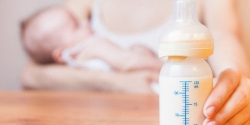 Ces lingettes pour bébé, très vendues en France ne doivent plus être  utilisées, elles présentent un risque d'infection bactérienne 